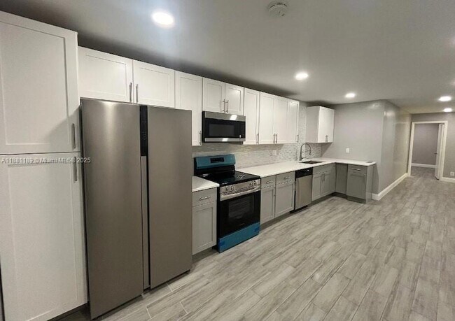 Foto del edificio - 6945 NW 5th Ct