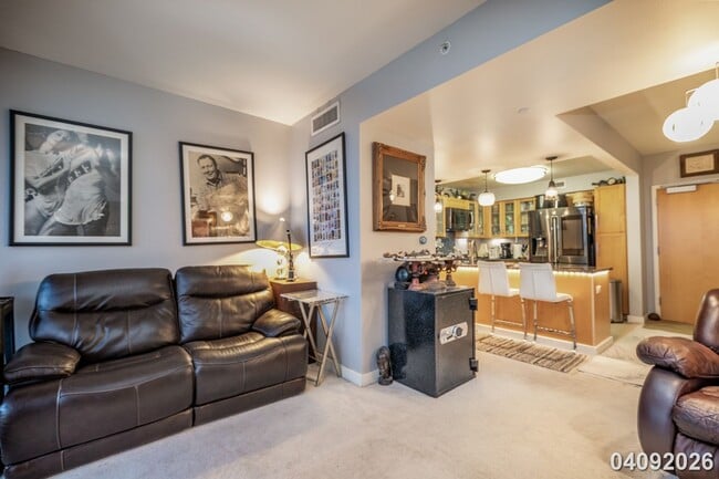 Building Photo - High-Rise Living in the Heart of Kaka?ako – 2 Bed, 2 Bath