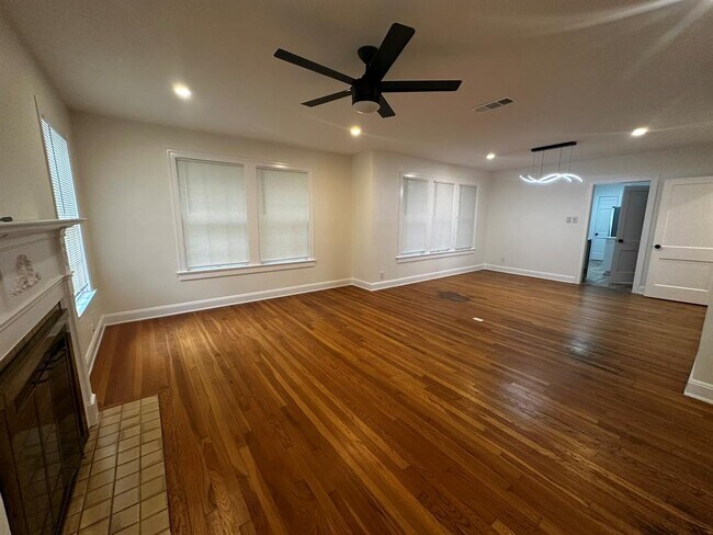 Foto del edificio - 2404 Indian Trail