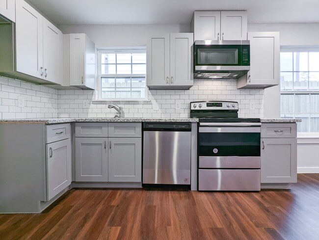 Building Photo - 6811 Glass St