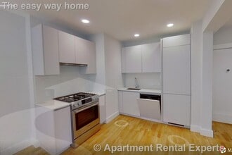Building Photo - 136 Highland Ave