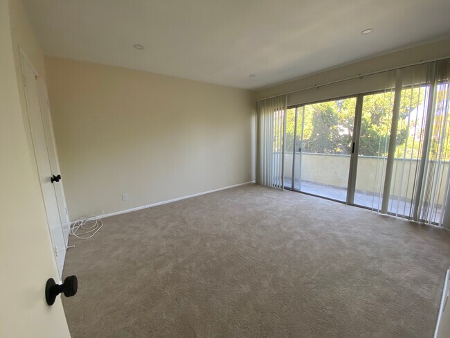 Foto del edificio - 2303 Silver Ridge Ave