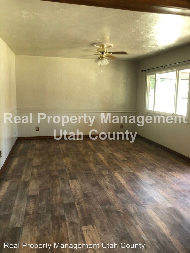 Building Photo - 3 br, 1 bath House - 535 E Center St