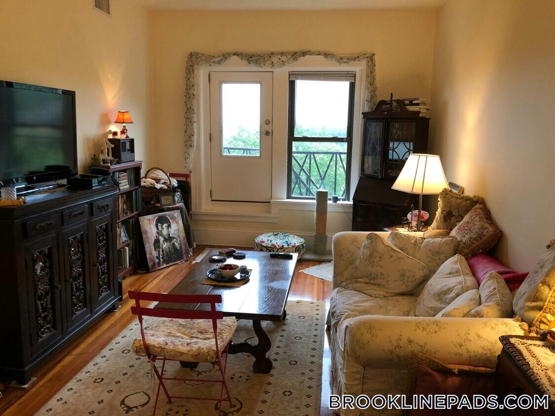 Foto principal - 1463 Beacon St