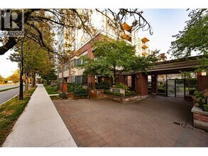 Building Photo - 538 W 45th Ave