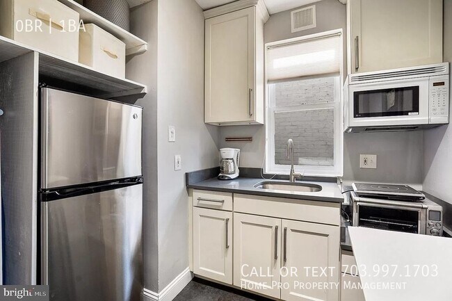 Building Photo - Fantastic studio apartment, modern in Dupo...