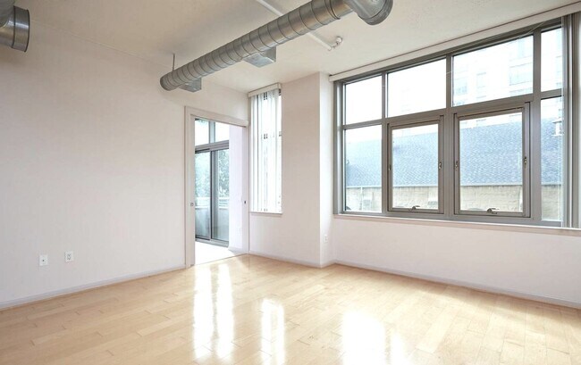 Foto del edificio - Great 3rd Floor 2BR/2BA Condo (with Parkin...