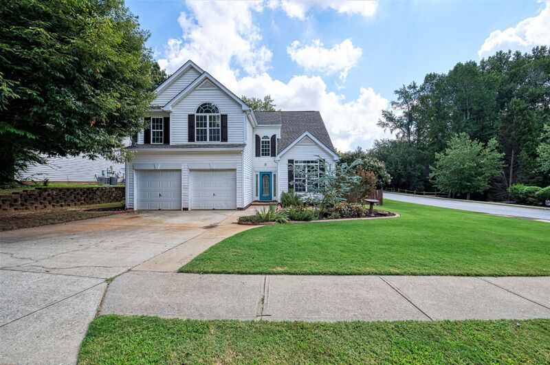 Primary Photo - 2 Whixley Ln