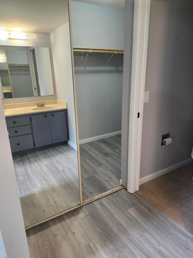 Foto del edificio - 3515 Village Blvd