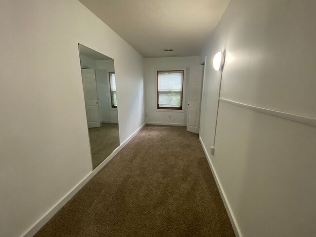 Building Photo - 1310 N Maple St