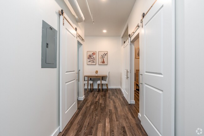 Building Photo - 174 E Long St