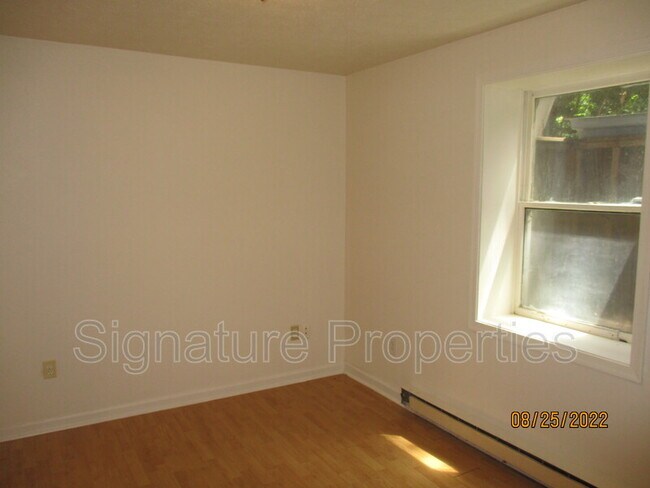 Building Photo - 216 S Winchester Ave