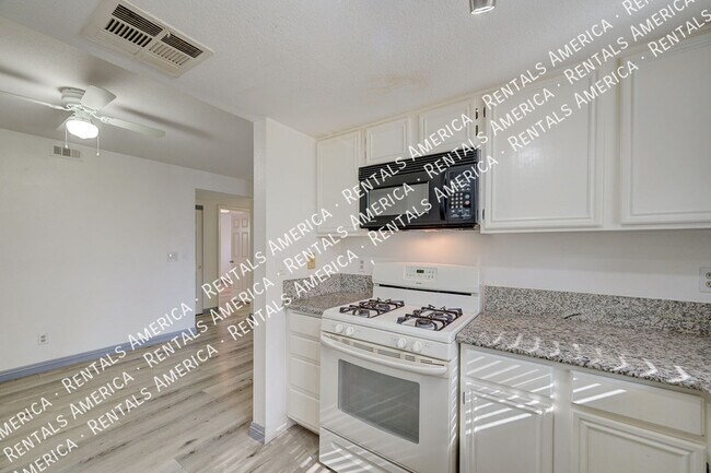 Foto del edificio - 101 Luna Way