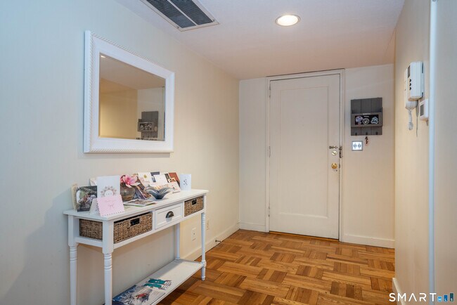 Foto del edificio - 20 Outlook Ave