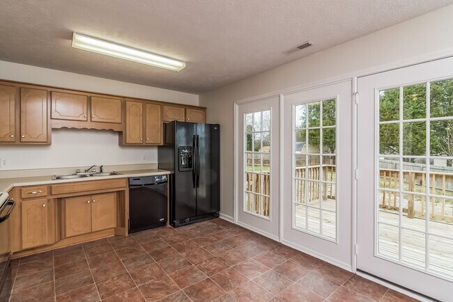 Building Photo - 202 Zenith Ct