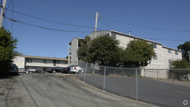 Primary Photo - Indian Village Apartments