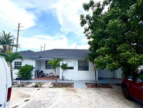 Building Photo - 245 NW 12th Ct