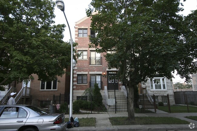 Building Photo - 4633 S Langley Ave