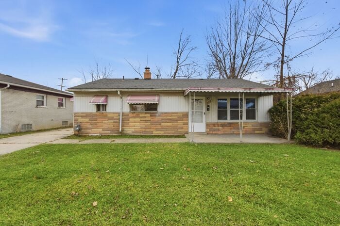 Primary Photo - Huge ranch style home with Detached Section 8 Accepted