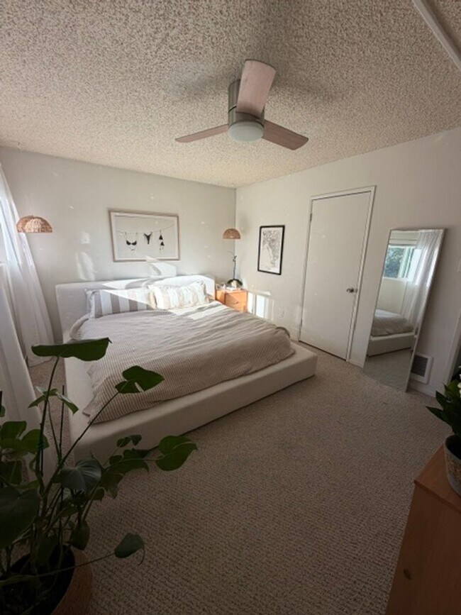 Foto del edificio - 1127 Laurel Ln
