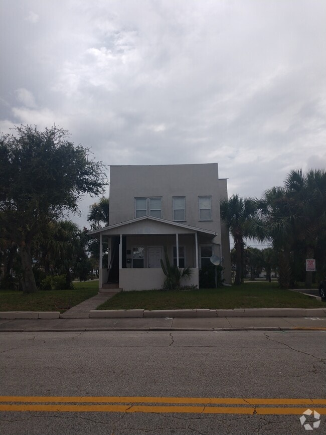 Surfside Village Historic District Townhouses for Rent Daytona Beach