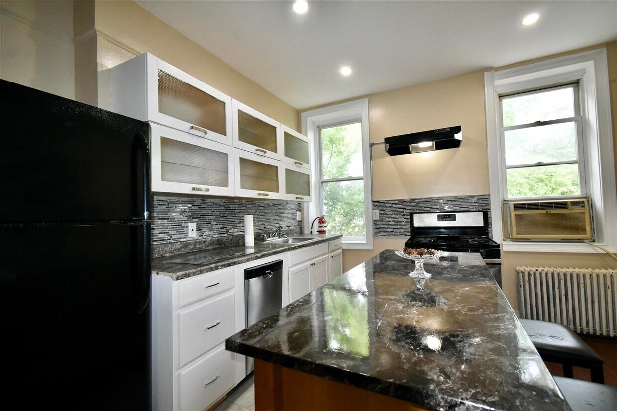 233 Old Bergen Rd, Greenville, NJ 07002 Apartment for Rent in