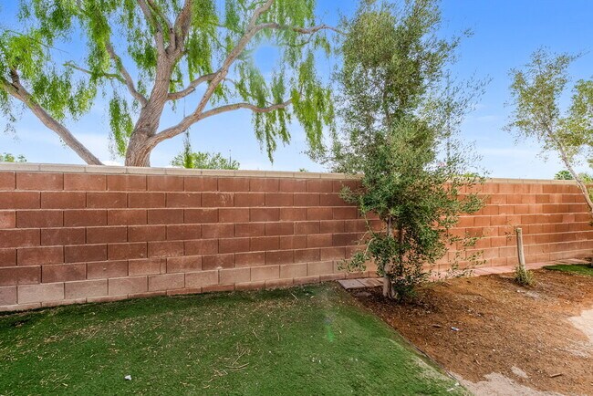 Foto del edificio - 5820 Gemstone Peak St