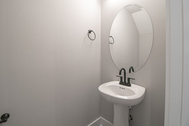 Foto del edificio - 1602 Jonathan Wade Cir