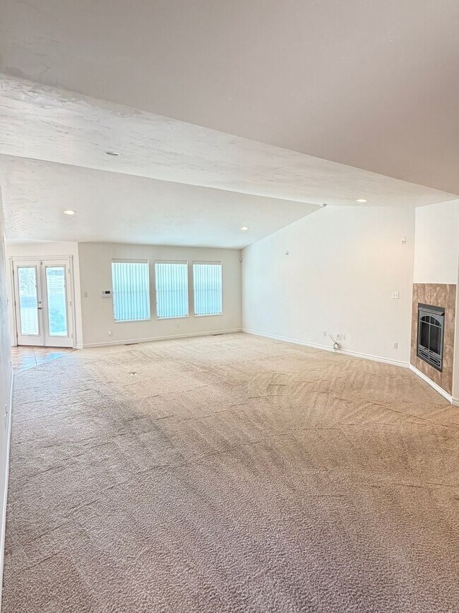Foto del edificio - GORGEOUS 3Bed 2Bath 3Car Garage in NorthEast GJ!!!!!