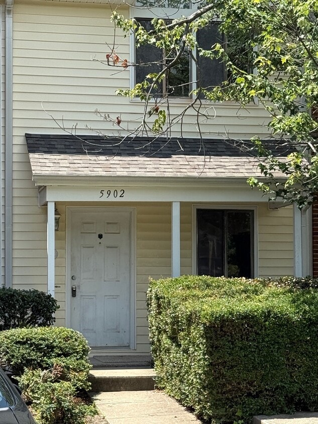 Foto del edificio - 5902 Shady Grove Cir
