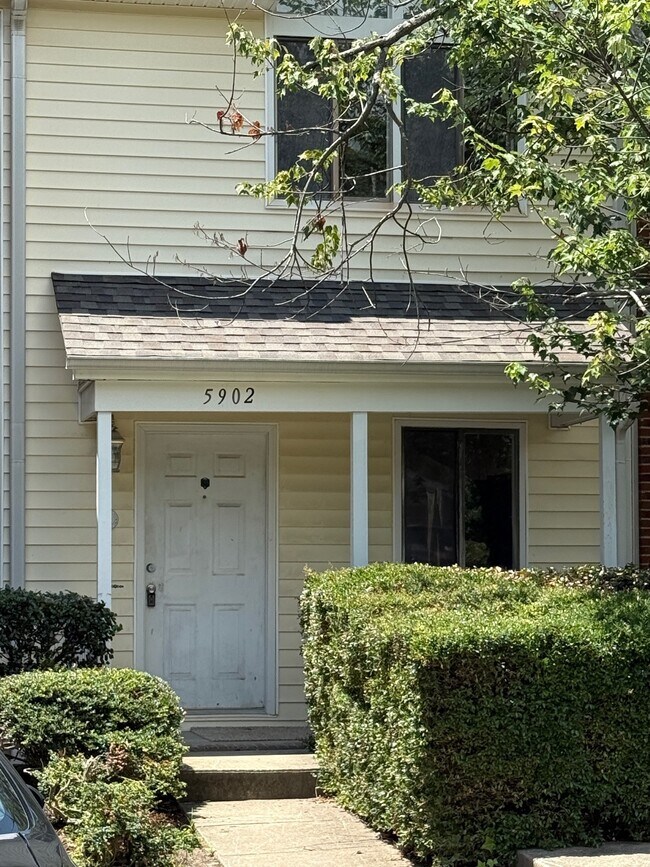 Foto del edificio - 5902 Shady Grove Cir