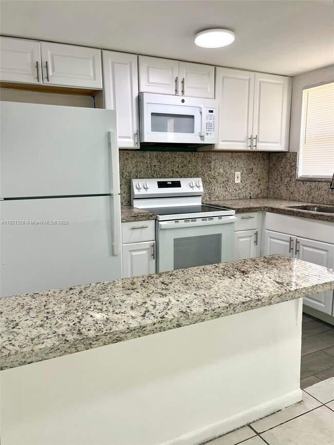 Building Photo - 830 SW 74th Ter
