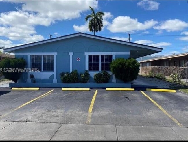 Building Photo - 725 NW 4th Ave