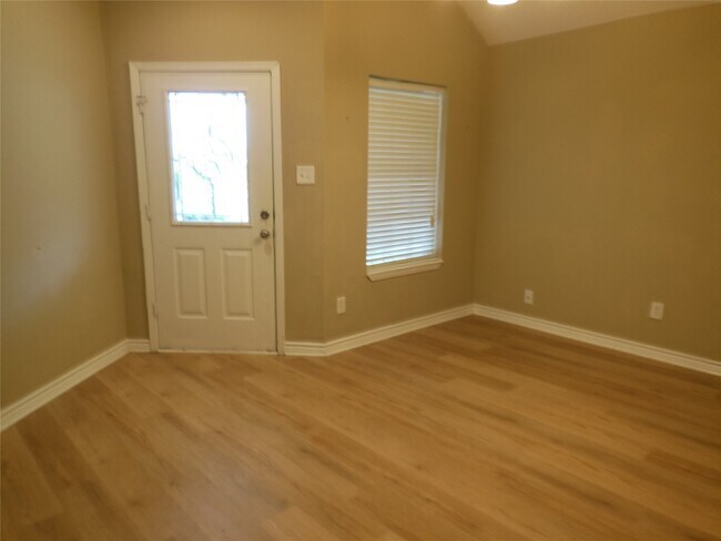 Foto del edificio - 5311 Misty Moon Dr