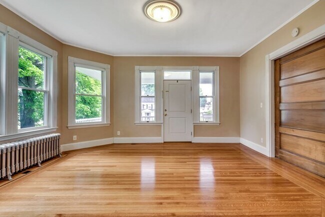 Foto del edificio - 56 Warren Ave