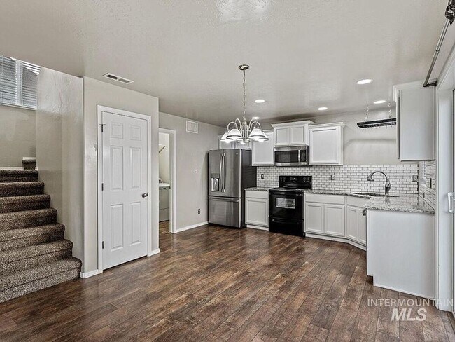 Foto del edificio - Immaculate/Charming Home in NW Meridian