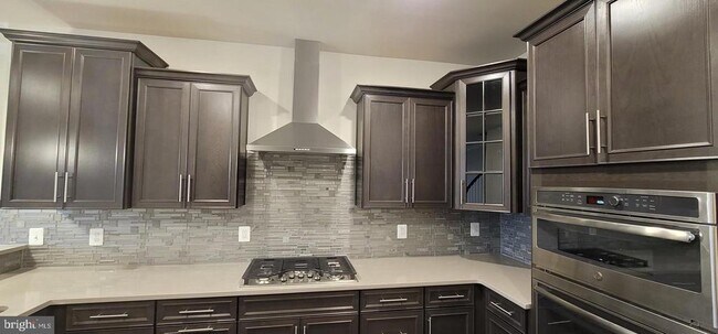 Building Photo - 4940 MacDonough Pl