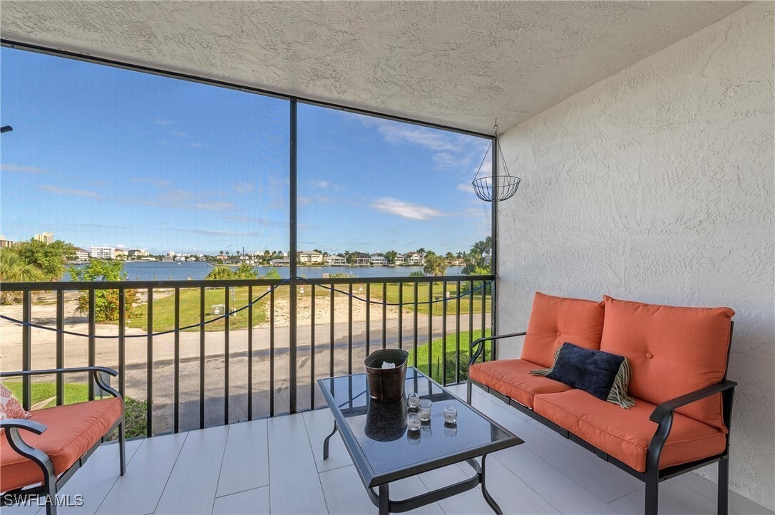 Primary Photo - 260 Southbay Dr