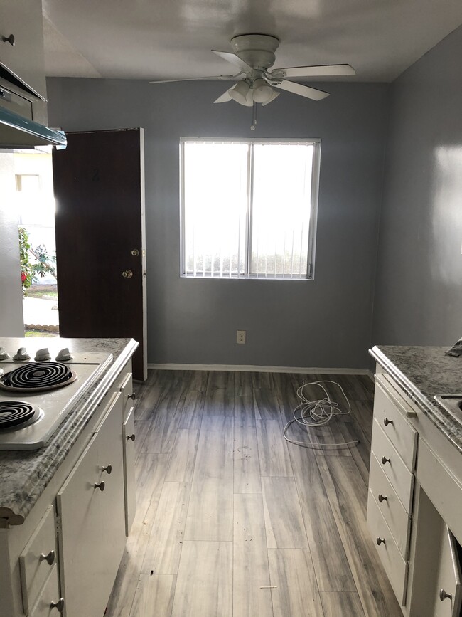 Building Photo - 887 Glenway Dr