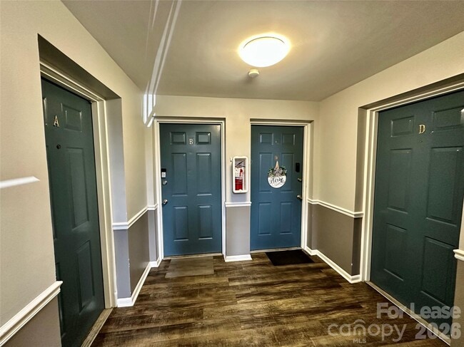 Building Photo - 1645 Arlyn Cir