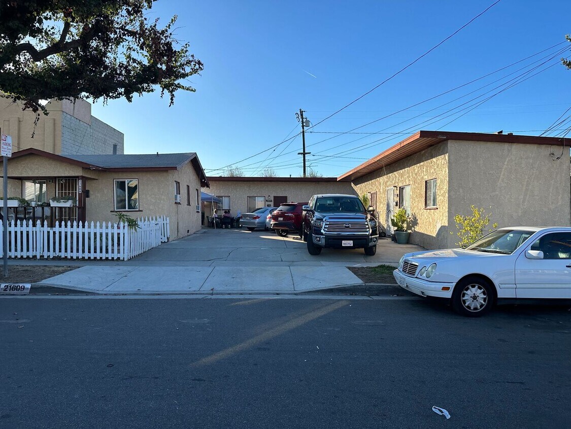 2160521609 Berendo Ave Unit 21607, Torrance, CA 90502 Room for Rent