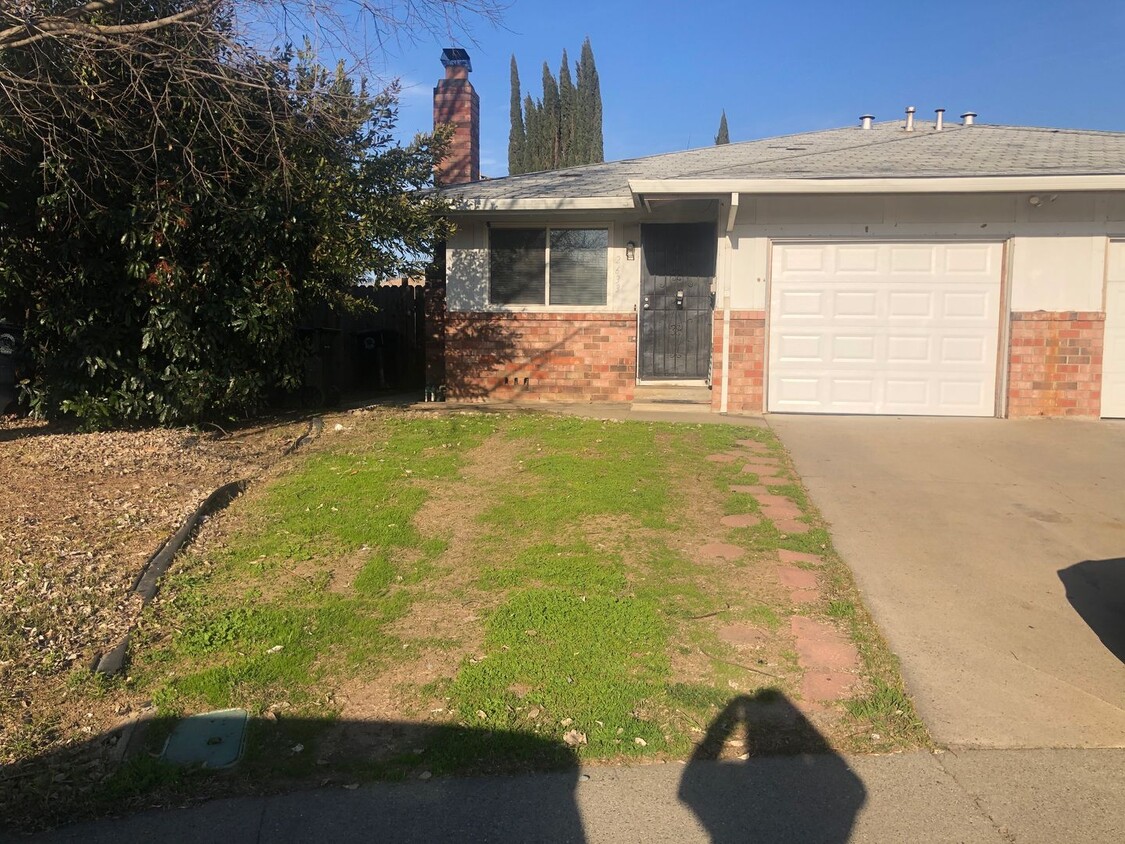 Primary Photo - 3 Bedroom 2 Bath 1/2 Plex in Rancho Cordov...