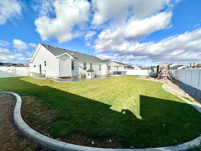 Building Photo - 3920 Flint Ave