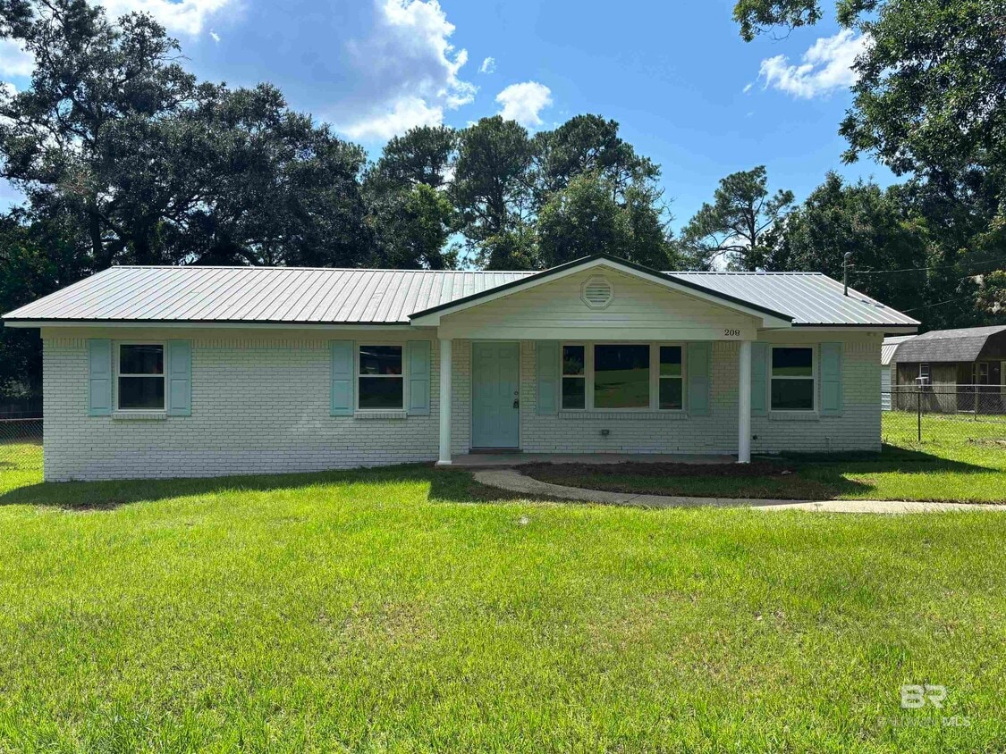 Foto principal - 208 Marcella Ave