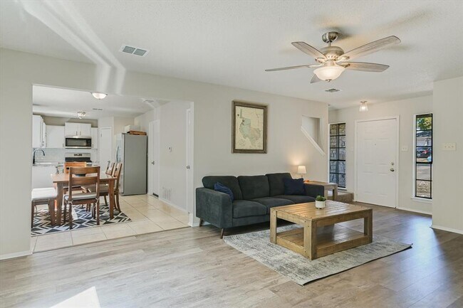 Building Photo - 1009 Peggotty Pl