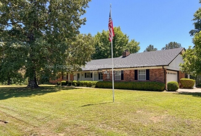 Building Photo - 2909 Hendrix Rd
