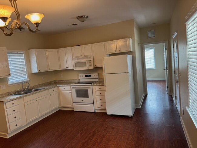 Building Photo - 107 Hanover St