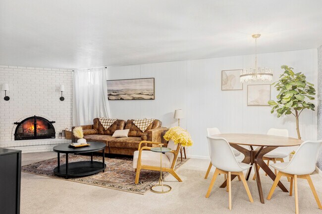Foto del edificio - 6321 Chase St