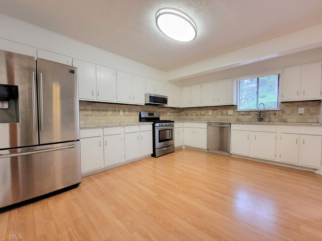 Building Photo - 695 Waterbrook Terrace