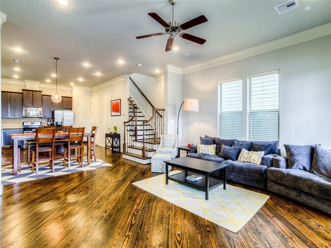 Foto del edificio - 8740 Kempwood Dr